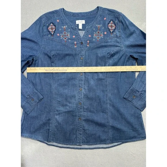 Studio bvd&co. Embroidered Denim Shirt Womens XL Blue Button Down Long Sleeve - Picture 4 of 12